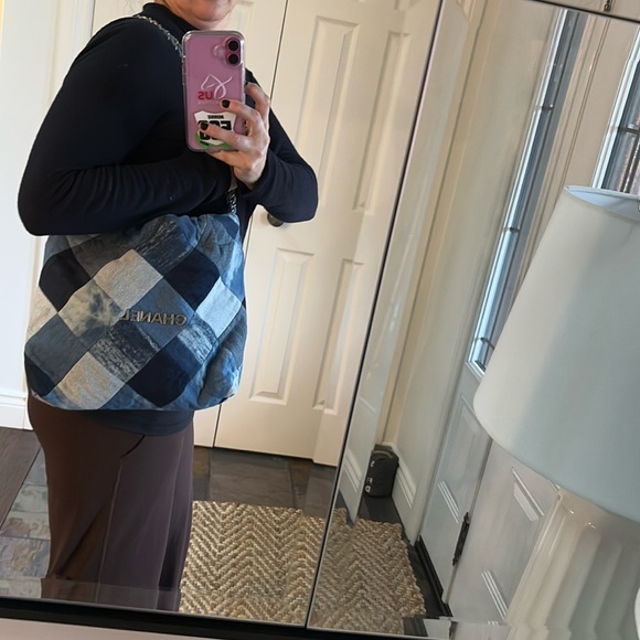 CHANEL DENIUM Shoulder Tote/Hobo Bag w Chanel snaps with charm - Picture 8 of 16